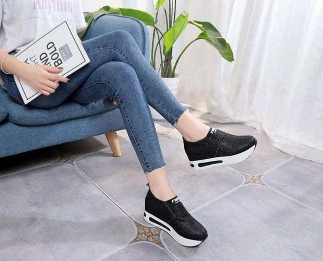 Flat PU Leather Womens Sneakers For Everyday Casual Wear black low-profile flat PU leather sneakers with rubber sole and visible stitching
