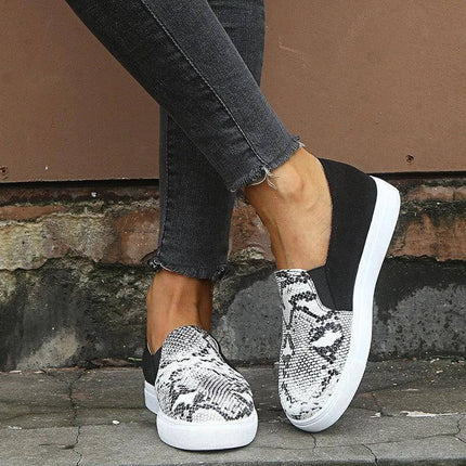 Girls Flat Loafers Leopard Print Slip On Casual Everyday Shoes - girls slip-on leopard-print PU loafers with round toe, flat heel and white rubber sole for school and everyday wear