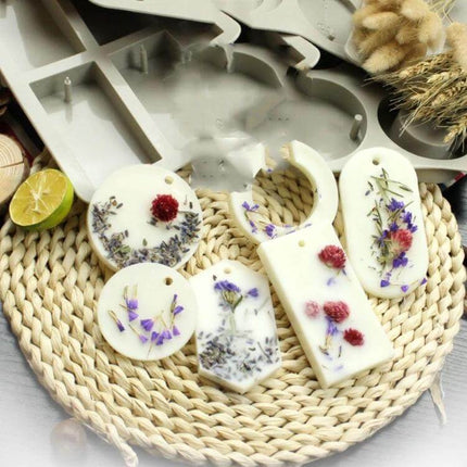Aromatherapy Gypsum Silicone Mold Six Sided 16.5x15.7 cm with hexagon aromatherapy blocks and floral diffuser pieces shown
