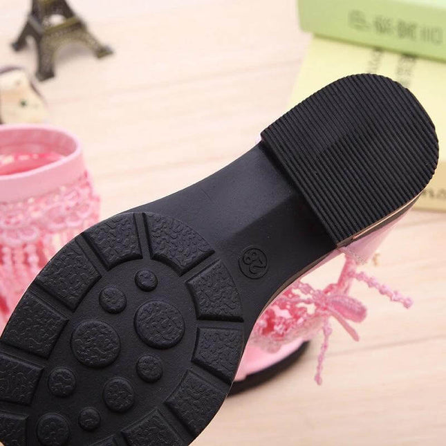 Princess Girls Fish Mouth Sandals With Woven Cross Strap US7 pink PU kids sandal rubber sole close-up view of tread and adjustable woven cross strap