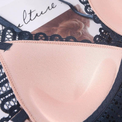 Sexy Lace Front Buckle Bra Wireless 3/4 Cup Everyday Wear in nude and black lace, wireless 3/4 cup with front buckle and fixed straps