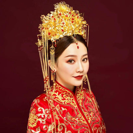 Wedding Xiuhe Headdress Gold Plated, Retro Court Style: bridal gold-plated alloy headdress with tassels and red accents for vintage court-style weddings