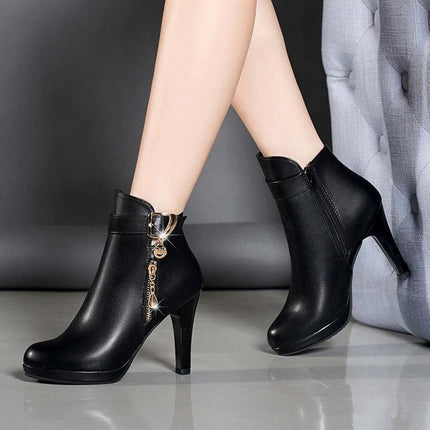 Women's Faux Leather Pointed Toe Mid Heel Boots For Everyday in black PU with slim 6–8 cm heel, ankle zipper and decorative buckle for office and city wear