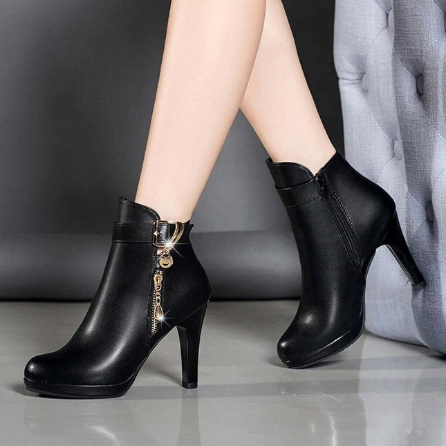Women's Faux Leather Pointed Toe Mid Heel Boots For Everyday in black PU with slim 6–8 cm heel, ankle zipper and decorative buckle for office and city wear