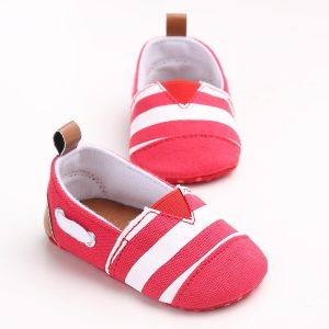 Soft baby shoes with red and white stripes, comfortable fabric and non-slip sole suitable for infants and toddlers. Perfect for everyday wear and active little feet.