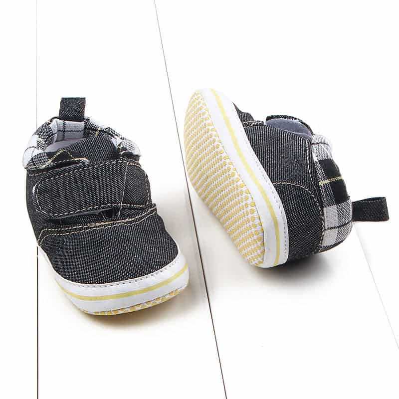 Wholesale High-Top Velcro Baby Shoes - Comfort & Style Guaranteed 2 Soft-Soled Baby Sneakers With Black And White Plaid Design, Perfect For Infants Learning To Walk, Featuring Comfortable Fabric, Durable Sole, And Adjustable Velcro Strap.