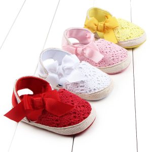 Soft baby crochet shoes with colorful bows in red, white, pink, yellow, and light pink, perfect for newborns and infants, ideal for baby shower gifts and adorable photoshoots.