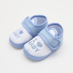 Soft baby shoes with "I ❤️ BABY" embroidery, light blue and white, perfect for infants' comfort and style, available on Syndmart online store.