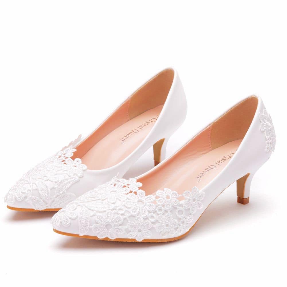 Elegant White Lace Wedding Shoes - 5cm Heel for Bride's Special Day 2 Elegant White Wedding Heels With Floral Lace Embroidery For Bridal Occasions And Formal Events. Perfect For Wedding Dresses, Bridal Shoes, And Special Ceremonies.