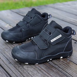 Black children's sports shoes with adjustable straps and breathable mesh for outdoor activities and casual wear. Durable design with comfortable soles ideal for active kids on the go.