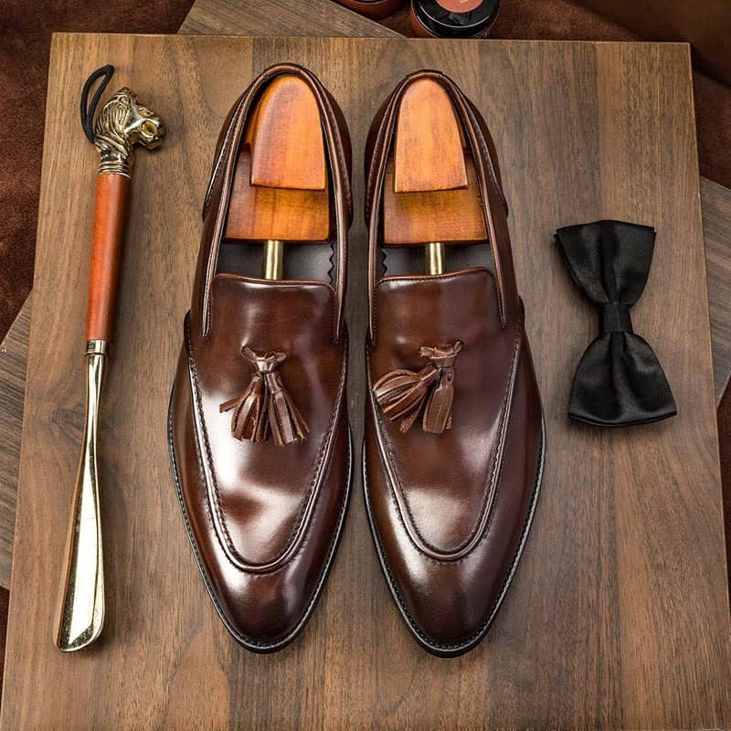 Timeless Elegance: Stylish Tassel Leather Shoes for Today's Gentleman 5 Elegant Men'S Brown Leather Tassel Loafers With Shoe Trees For Premium Footwear Storage And Maintenance. Perfect For Stylish Dressing And High-Quality Shoe Care.