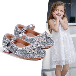 Shiny silver glitter kids' shoes with bow embellishments, ideal for special occasions and parties. Perfect for little girls' fashion, combining comfort and sparkle.