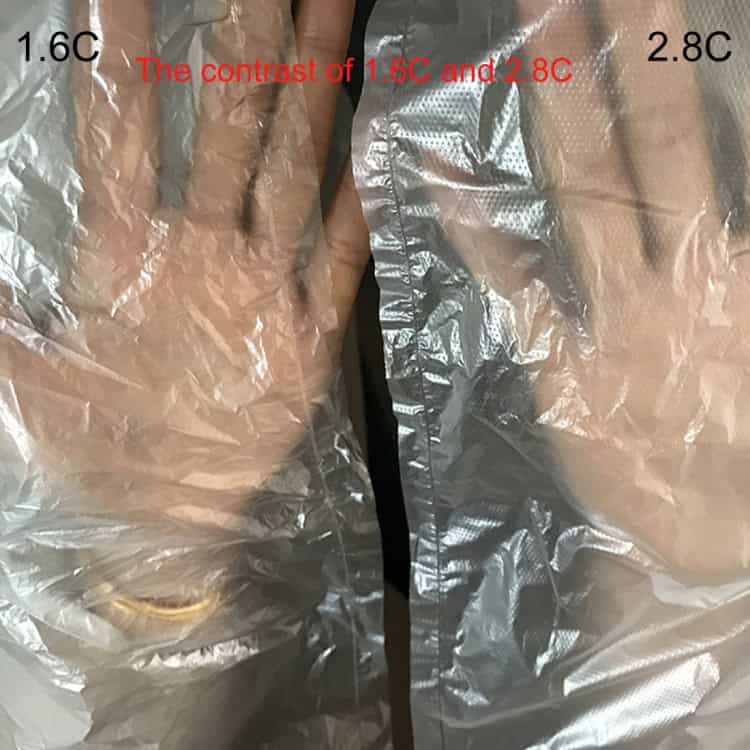 100-pack 2.8C Dust-proof PE Bags 60x100cm - Moisture-proof Seal, Versatile Use 5 1. Image Of Metallic Heat-Sensitive Bags Showing Temperature Contrast Between 1.6C And 2.8C For Temperature Monitoring Applications.