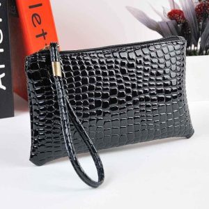 Elegant Crocodile Pattern Ladies Clutch Wallet - Fashionably Functional