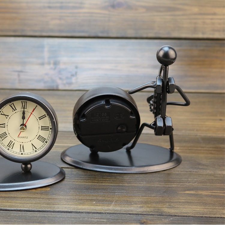 Retro Stainless Steel Table Clock - Unique Birthday Gift, Compact Size, Eye-Catching 4 Retro Stainless Steel Table Clock - Unique Birthday Gift, Compact Size, Eye-Catching - Image 4