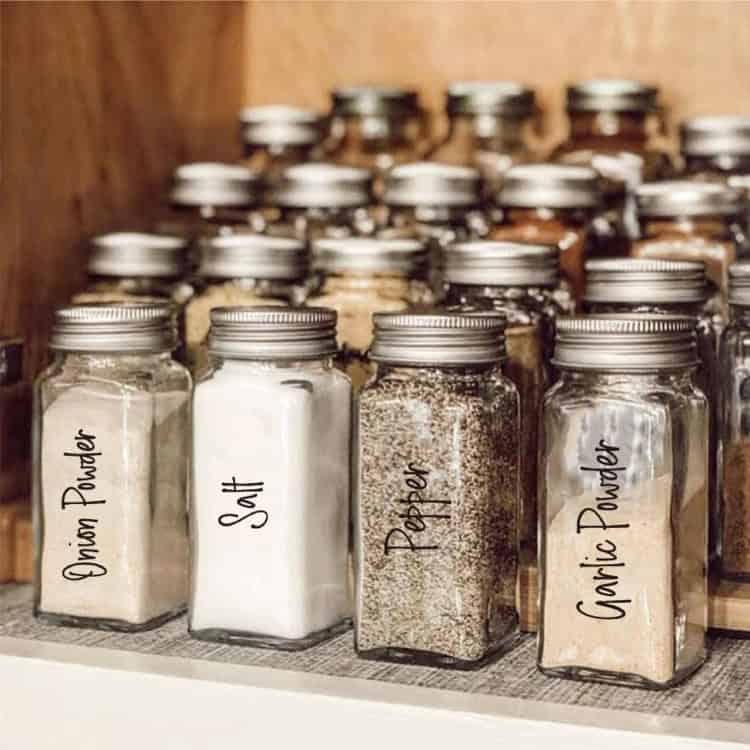 276-Piece Clear Waterproof Spice Labels Combo Pack - Organize Your Pantry! 4 Powder Spices In Glass Jars On Wooden Shelf, Labeled Garlic Powder, Onion Powder, Salt, Black Pepper, Kitchen Storage, Organic Cooking Ingredients, Typical Pantry Organization.