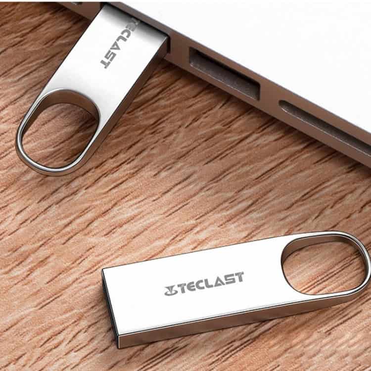 TECLAST 32GB USB 2.0 Light & Thin Metal Flash Drive • High Speed Data Transfer 4 Usb Flash Drives Branded With Teclast, Placed On A Wooden Surface. Sleek, Portable Storage Devices Ideal For Data Transfer, Backups, And On-The-Go File Access. Perfect For Tech Enthusiasts And Professionals.