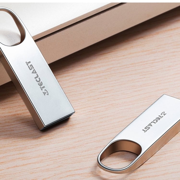 TECLAST 32GB USB 2.0 Light & Thin Metal Flash Drive • High Speed Data Transfer 5 Usb Flash Drives Branded With The Techclast Logo For Data Storage And Transfer. Sleek, Portable, And Reliable Usb Memory Sticks Shown On A Wooden Surface.