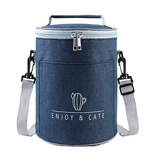 Insulated lunch bag with adjustable strap, zipper closure, and café logo, perfect for carrying meals and beverages on the go. Durable and stylish for daily use and outdoor activities.